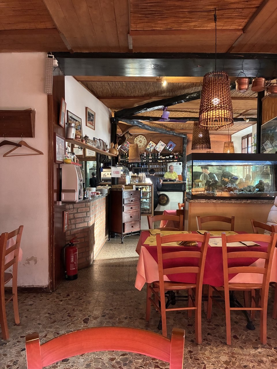 Il bar con acquario