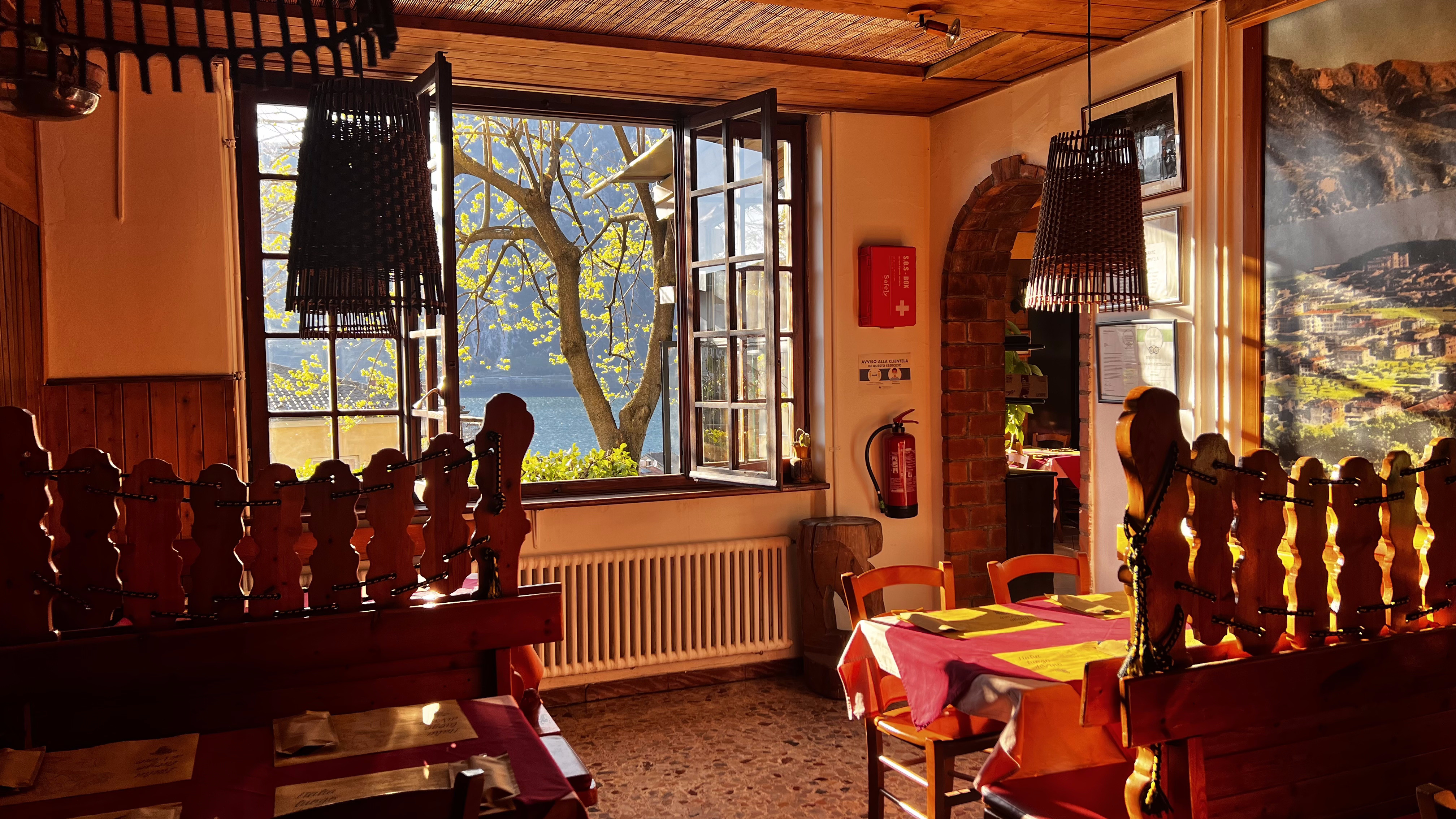 La sala con vista lago